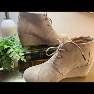 Toms Desert Wedge Taupe Suede